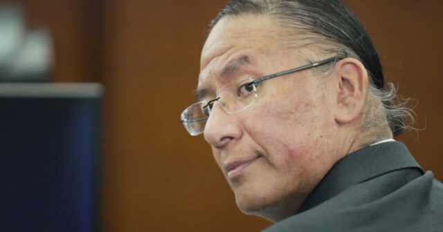 O ator de 'Dances With Wolves', Nathan Chasing Horse, é condenado à prisão perpétua por agressão sexual
