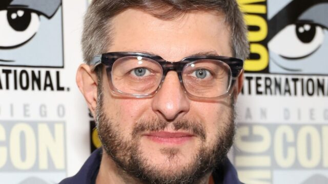O ator de voz de 'Bob's Burgers', Eugene Mirman, resgatado de um acidente de carro e hospitalizado com 'ferimentos graves'
