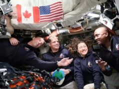 O banheiro Artemis II funciona novamente enquanto os astronautas aceleram em direção à lua Esta foto fornecida pela NASA mostra a lua vista da espaçonave Orion Integrity durante a missão Artemis II na sexta-feira, 3 de abril de 2026. (NASA via AP)