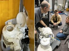 O banheiro de baixa qualidade de Artemis II custou US$ 23 milhões – o segundo banheiro mais caro da história Christina Koch participa da ativação do sistema de banheiro da espaçonave Orion.