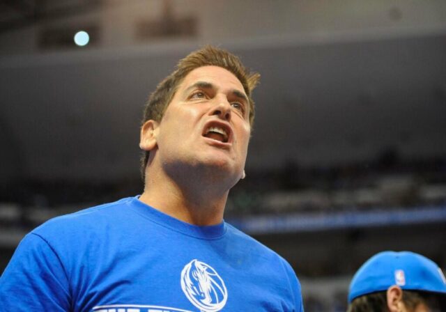 O bilionário Mark Cuban diz que quando ficou rico, o primeiro alarde foi um passe vitalício da American Airlines de US $ 125 mil - 'Não me importo com carros ou casas'
