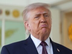 O bloqueio de Trump ao Estreito de Ormuz parece estar funcionando, até agora Um contratorpedeiro da Marinha na área de operações do Comando Central dos EUA transita pelo Estreito de Ormuz na semana passada.