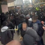 BIRMINGHAM: Na sexta-feira, jovens reuniram-se no centro da cidade de Birmingham, onde correram pelas ruas, aterrorizaram lojas e brigaram