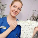 Lucy Letby está cumprindo 15 penas de prisão perpétua depois de ser considerada culpada de assassinar sete bebês e tentar assassinar mais sete no Hospital Condessa de Chester