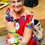 A professora primária Susan Philippart, 61, morreu em um estranho acidente ao cair da escada no dia do funeral de sua mãe, ouviu um inquérito