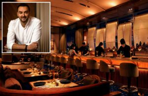 O chef Cyril Lignac, homenageado pela Michelin, abre o primeiro Bar des Pres em Manhattan Foto do Chef Cyril Lignac sorrindo para a câmera.