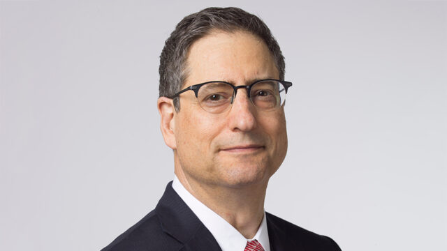 O chefe da Sony Pictures, Tom Rothman, pede aos proprietários Tom Rothman