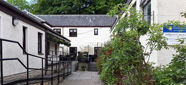 O chefe da casa de repouso que aplicou a vacina O incidente aconteceu no Millport Care Center, na ilha de Great Cumbrae