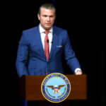 O chefe do Pentágono, Pete Hegseth, lê versículos bíblicos falsos de Pulp Fiction