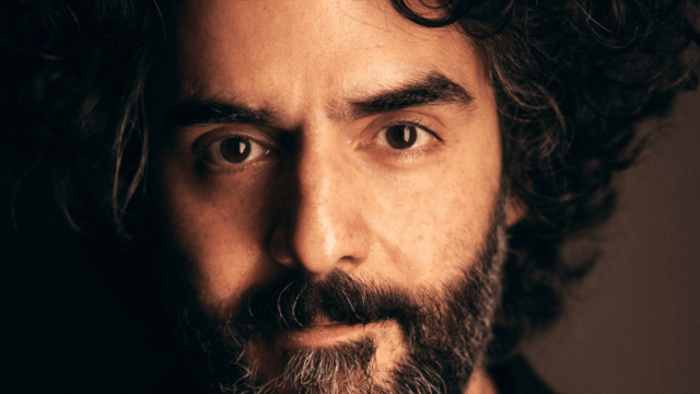 O cineasta 'Under the Shadow' vencedor do BAFTA Babak Anvari e a produtora Two & Two Pictures assinam com Range (EXCLUSIVO)
