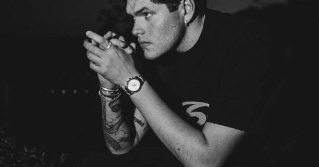 O compositor da música mexicana Armenta está escrevendo seu próprio destino
