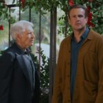 O criador de 'Shrinking' confirma que Harrison Ford retornará para a 4ª temporada, já que o enredo do luto do programa termina com um final 'incrivelmente otimista e feliz'