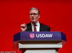 O dia do acerto de contas de Starmer: PM pronto para ordenar que os parlamentares trabalhistas votem contra a investigação suja de Mandelson que poderia forçá-lo a deixar o cargo Keir Starmer pode enfrentar um inquérito para saber se ele mentiu ao Parlamento, se for apoiado por uma votação dos Comuns na noite de terça-feira