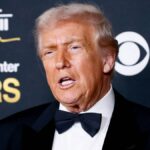 O jornalista Don Lemon chega com sua equipe jurídica para uma audiência de acusação no Warren E. Burger Federal Building e no Tribunal dos EUA em 13 de fevereiro de 2026 em St. (Crédito: Stephen Maturen/Getty Images)