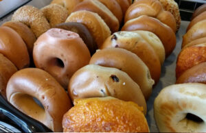 O dono de uma loja de bagels em NJ embolsou centenas de milhares de dólares em impostos sobre vendas, dizem as autoridades Yahoo news home