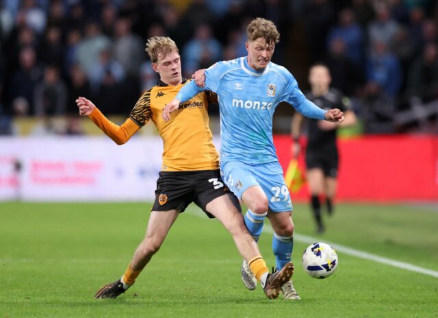 O emprestado do Man Utd é aplaudido de pé pelos O emprestado do Man Utd é aplaudido de pé pelos fãs pelo último desempenho... 8 duelos vencidos, 8 recuperações