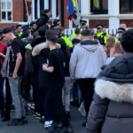 Imagens postadas no TikTok mostram pessoas correndo freneticamente em uma direção por uma estrada em Knightsbridge e a polícia presente