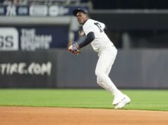 O erro defensivo indiferente de Jazz Chisholm atrasou a vitória dos Yankees enquanto o início lento continua O jogador da segunda base do New York Yankees, Jazz Chisholm Jr. (13), lança uma bola de beisebol durante a sexta entrada no Yankee Stadium.