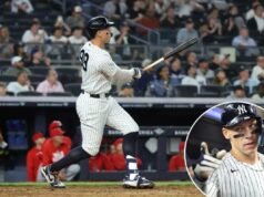 O escaldante Aaron Judge ultrapassa a lenda no livro dos recordes dos Yankees com uma noite de dois homers O defensor direito do New York Yankees, Aaron Judge #99, reage no banco de reservas depois de marcar em seu home run solo durante a 6ª entrada.
