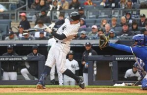 O escaldante Ben Rice continua a impressionar em raras chances como rebatedor inicial dos Yankees Ben Rice (22) home run durante o segundo turno, quando o New York Yankees jogou contra o Kansas City Royals no domingo, 19 de abril de 2026, no Yankee Stadium, no Bronx, NY.