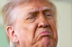 O esfarrapado processo por difamação de Trump é ridicularizado fora do tribunal Vídeo de novembro de 1992, mostrando Donald Trump socializando com Jeffrey Epstein em Mar-A-Lago.