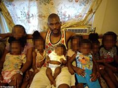 O ex-guarda nacional do exército que matou OITO crianças no horror da violência na Louisiana foi o pai de algumas das vítimas O atirador acusado de matar oito crianças a tiros na Louisiana na manhã de domingo foi identificado como Shamar Elkins (foto ao centro, cercado por crianças). A polícia ainda não confirmou a identidade das crianças mortas