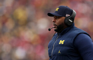 O ex-técnico do Michigan, Sherrone Moore, evita pena de prisão como parte do acordo judicial Download app from appStore