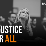 ARQUIVO - Rudy Giuliani fala aos repórteres ao deixar o tribunal federal em Nova York, 26 de novembro de 2024. (AP Photo/Seth Wenig, Arquivo)