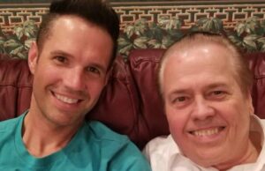 O filho de Alan Osmond, David, reflete sobre sua morte, seu diagnóstico compartilhado de esclerose múltipla Osmond-split.jpg