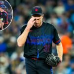 O arremessador do Toronto Blue Jays, Max Scherzer, com camisa preta e boné, tocando sua cabeça.