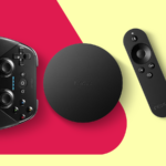 Chromecast com dispositivos Google TV nas cores Snow e Sunrise com controles remotos correspondentes