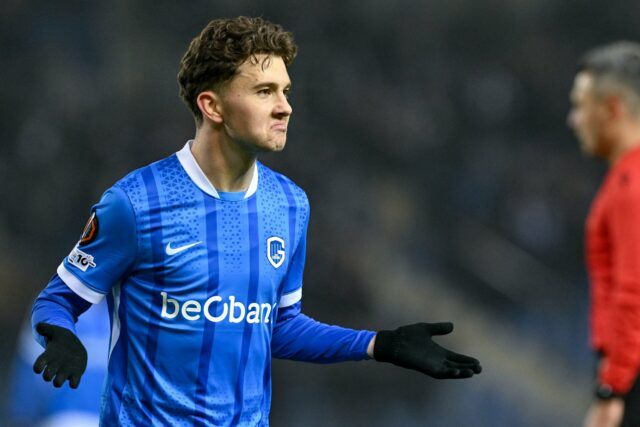 O garoto-prodígio com 18 assistências no radar do Manchester United
