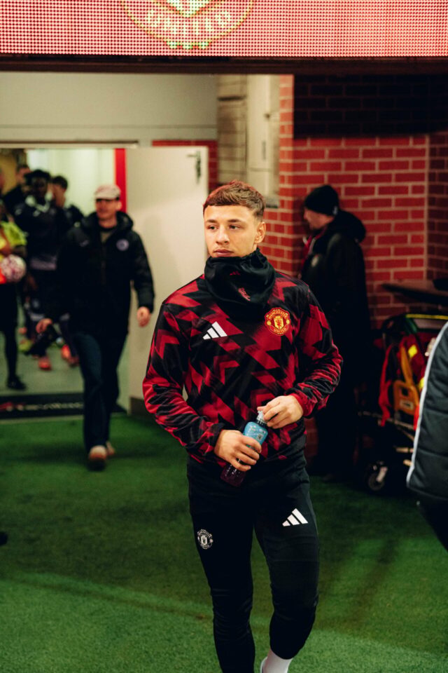 O garoto-prodígio esquecido do Man Utd retorna de lesão de cinco meses pelos sub-18 e envia mensagem a Michael Carrick - Opinião
