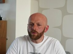 O gerente de Morrison, demitido por atacar um violento ladrão de lojas viciado em drogas, diz: ‘Eles simplesmente me jogaram debaixo do ônibus por defender o que é certo’ Sean Egan, 46, foi demitido de Morrisons depois de não seguir a política de 'dissuadir e não deter' do supermercado contra ladrões de lojas