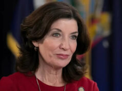 O governador Hochul inverte a posição e pressiona por impostos sobre segundas residências em Nova York no valor de mais de US $ 5 milhões para fechar a lacuna orçamentária Yahoo news home