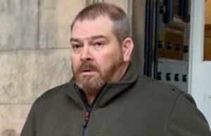 O guarda-caça que espancou uma ave de rapina rara até a morte depois de ficar ‘frustrado’ é poupado da prisão O guarda-caça Russell Mason espancou um açor protegido até a morte