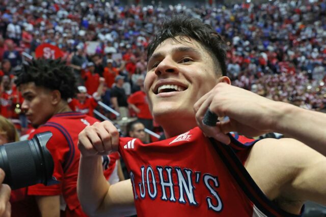 O herói do St. John's March Madness, Dylan Darling, entra no portal de transferência
