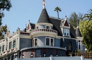 O histórico castelo mágico de Hollywood pega fogo, 68 bombeiros trabalham no local Cinerama Dome, Cinemas ArcLight