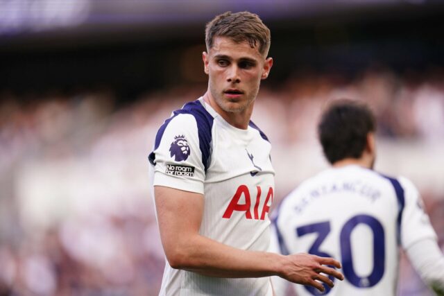 O histórico de lesões de Micky Van de Ven é explorado enquanto o Man Utd considera uma transferência de verão
