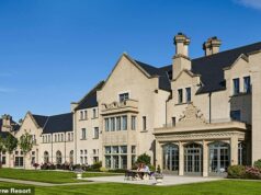 O hotel mais bem avaliado do Reino Unido para 2026 revelado – e custa apenas £ 200 por noite Os quartos do Lough Erne Resort, com vista para as águas de Erne Lough em Enniskillen, Irlanda do Norte, podem custar apenas £ 189