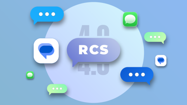 Um balão de bate-papo azul cercado por engrenagens 3D e pequenas bolhas de mensagens em um fundo azul claro.