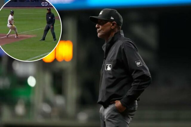 O árbitro CB Bucknor observa durante a oitava entrada de um jogo de beisebol entre o Milwaukee Brewers e o Tampa Bay Rays, terça-feira, 31 de março de 2026, em Milwaukee. 