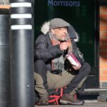 FOTO: O irmão afastado de Cheryl, Andrew Tweedy, foi visto 'implorando por dinheiro e morando em uma barraca do lado de fora de um supermercado Morrisons em Tyneside' na segunda-feira