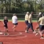 Uma briga indisciplinada em um jogo de softball juvenil na Geórgia se tornou viral