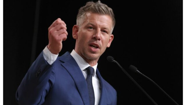 O líder húngaro Péter Magyar deve participar da estreia internacional do documentário 'Spring Wind – The Awakening' no Festival de Cinema da Riviera da Itália
