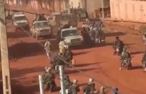 O líder militar do Mali, Goita, surge enquanto a Rússia declara que interrompeu o golpe O líder militar do Mali, Goita, surge enquanto a Rússia declara que interrompeu o golpe