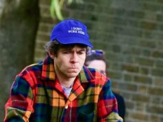 O marido de Keira Knightley, há 13 anos, abandona sua aliança de casamento semanas após o mistério sobre a atriz ter retirado seu nome de casada de uma empresa de £ 11 milhões O marido de Keira Knightley, James Righton, foi fotografado sem sua aliança de casamento, semanas depois de ter sido revelado que a atriz retirou seu nome de casada dos documentos oficiais