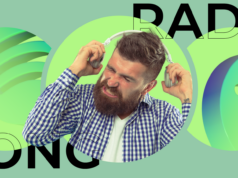 O melhor recurso de descoberta de música do Spotify me envergonhou – e eu não esperava que isso acontecesse Ilustração mostrando o logotipo do YouTube Music à esquerda e o logotipo do Spotify à direita, conectados por uma seta grande, com vários fones de ouvido flutuando em um fundo azul.