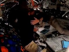 O momento em que a tripulação do Artemis II homenageou a falecida esposa de seu colega astronauta O momento em que a tripulação do Artemis II homenageou a falecida esposa de seu colega astronauta