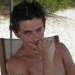 Timothée Chalamet enfrentou mais um momento embaraçoso no sábado, quando seu carro elétrico Lucid Air de última geração foi rebocado de sua casa em Beverly Hills